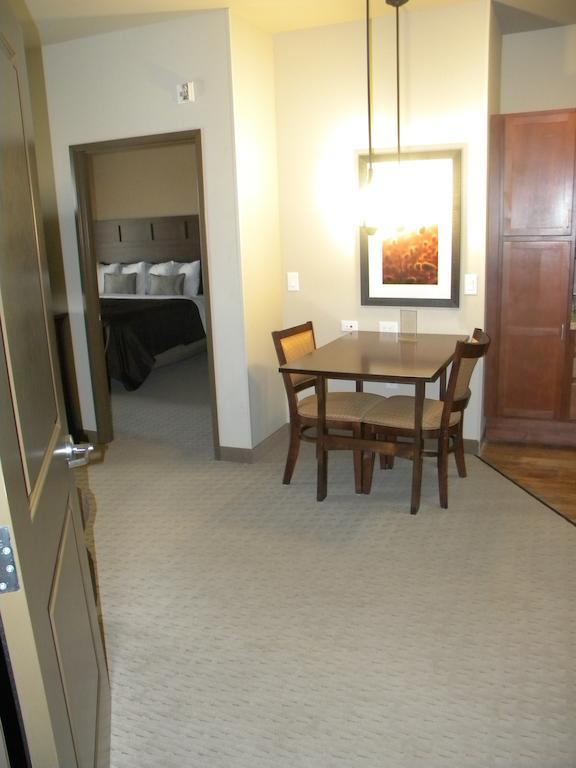 Teddy'S Residential Suites Watford City Dış mekan fotoğraf